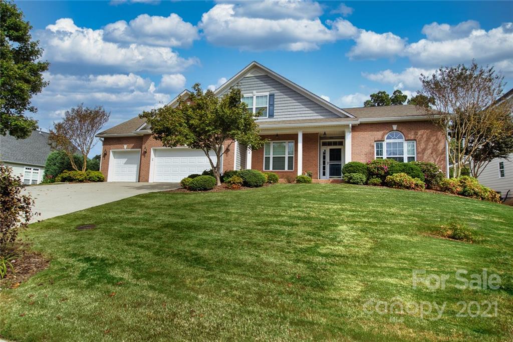 khefner515's tweet photo. See what this home has to offer! Contact me for a showing today. #homesforsale #realestate  https://t.co/k5KYYhAU8V https://t.co/i7CIVH6wC1