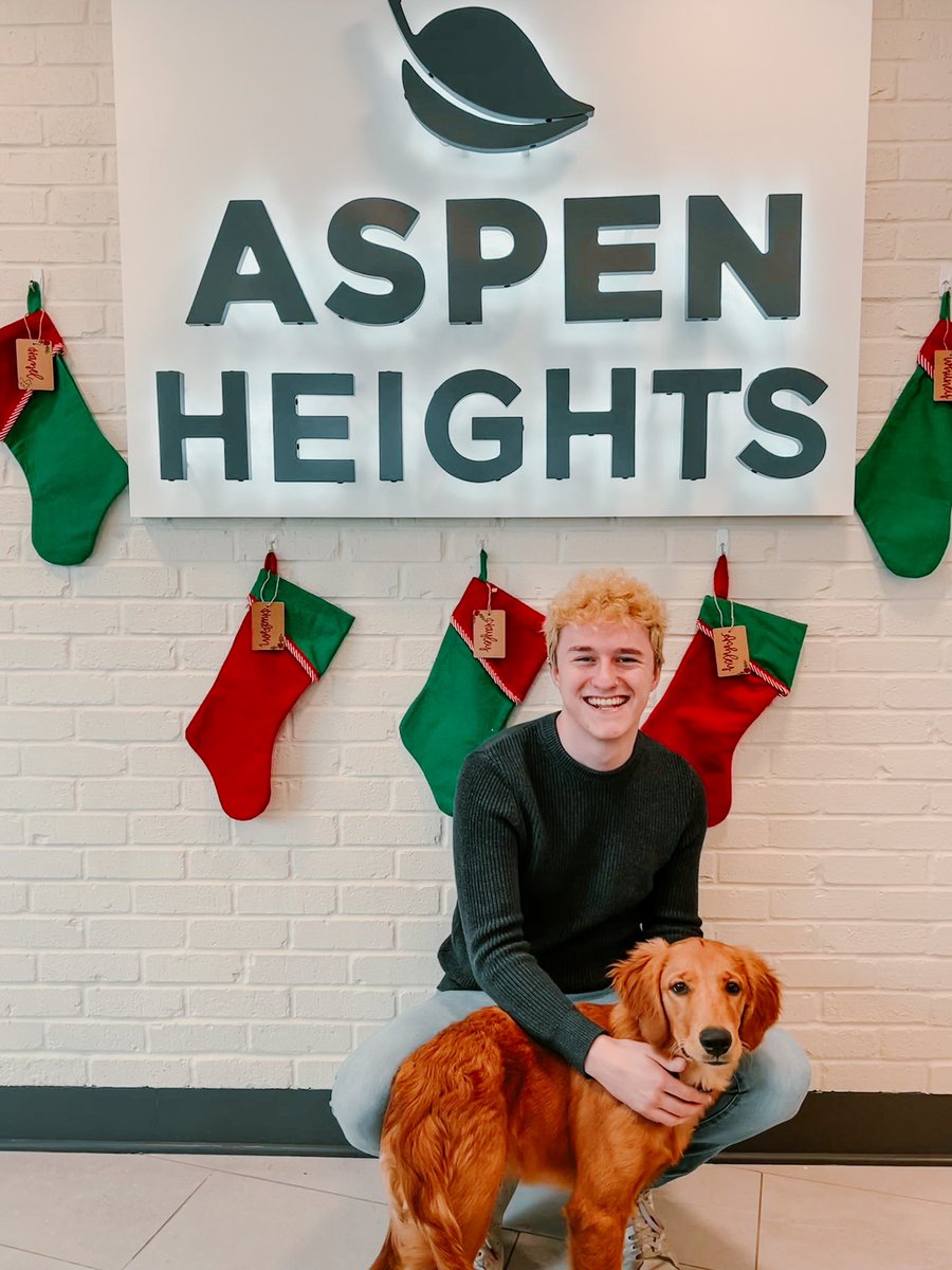 AspenWichitaU's tweet photo. Unwrap a little something extra this year! 🎁 Sign a lease for next year and get your choice between a $250 gift card or rent credit! #LiveAtAspen https://t.co/Rwi725ERkI
