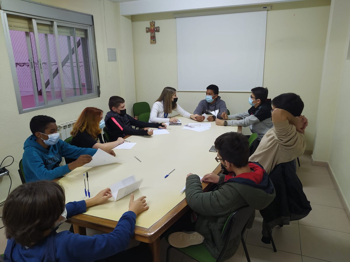 citycentro's tweet photo. En #Preas reflexionamos sobre el significado del Adviento en nuestras vidas, en lo cotidiano. 

Y después nos divertimos poniéndonos a prueba en juegos de mesa y diferentes retos de habilidad.

#ApasionadosXLaVida https://t.co/SQ8DdNHtwU