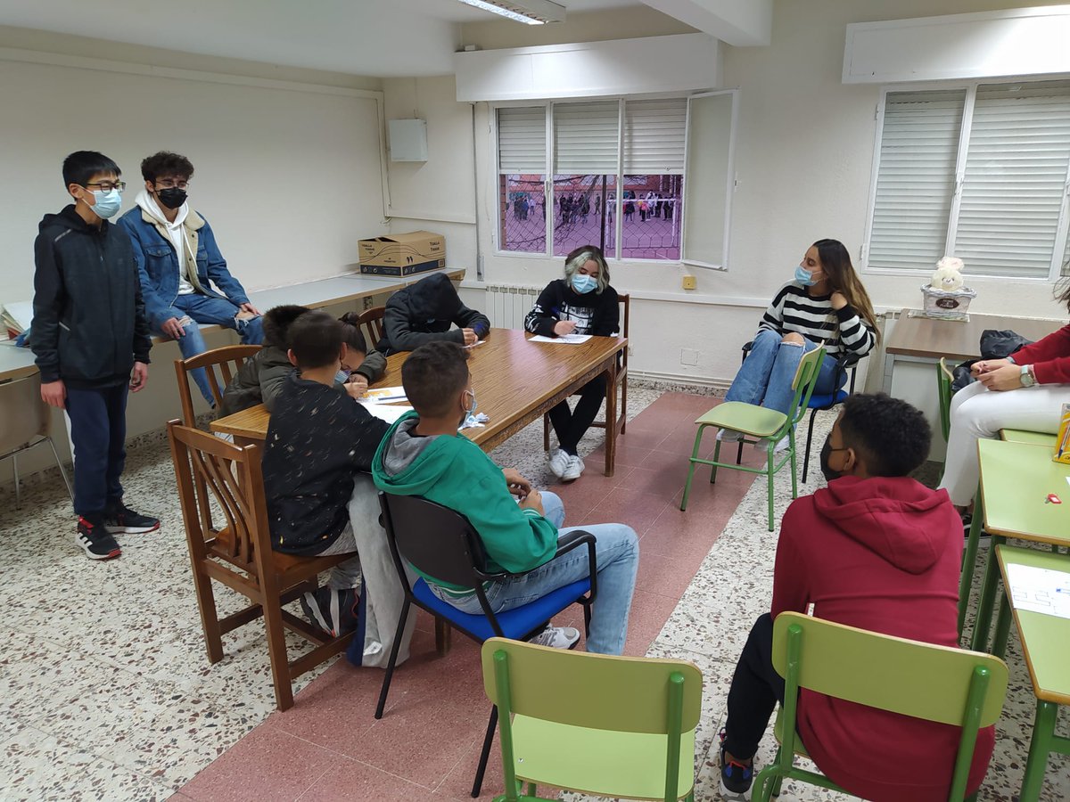 citycentro's tweet photo. En #Preas reflexionamos sobre el significado del Adviento en nuestras vidas, en lo cotidiano. 

Y después nos divertimos poniéndonos a prueba en juegos de mesa y diferentes retos de habilidad.

#ApasionadosXLaVida https://t.co/SQ8DdNHtwU