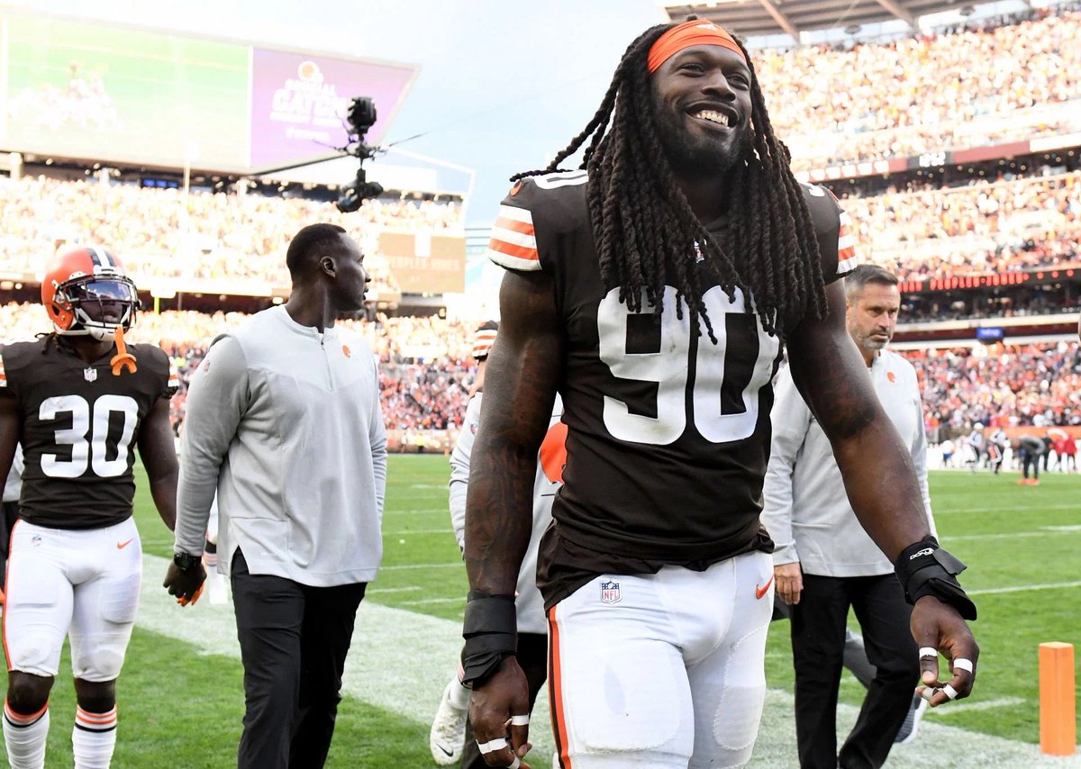 MoreForYou_CLE's tweet photo. #Browns Jadeveon Clowney today:

• 3 tackles 
• 1 for loss
• 1.5 sacks
• 1 pass deflection
• 2 QB hits https://t.co/KdBHxOfqqd