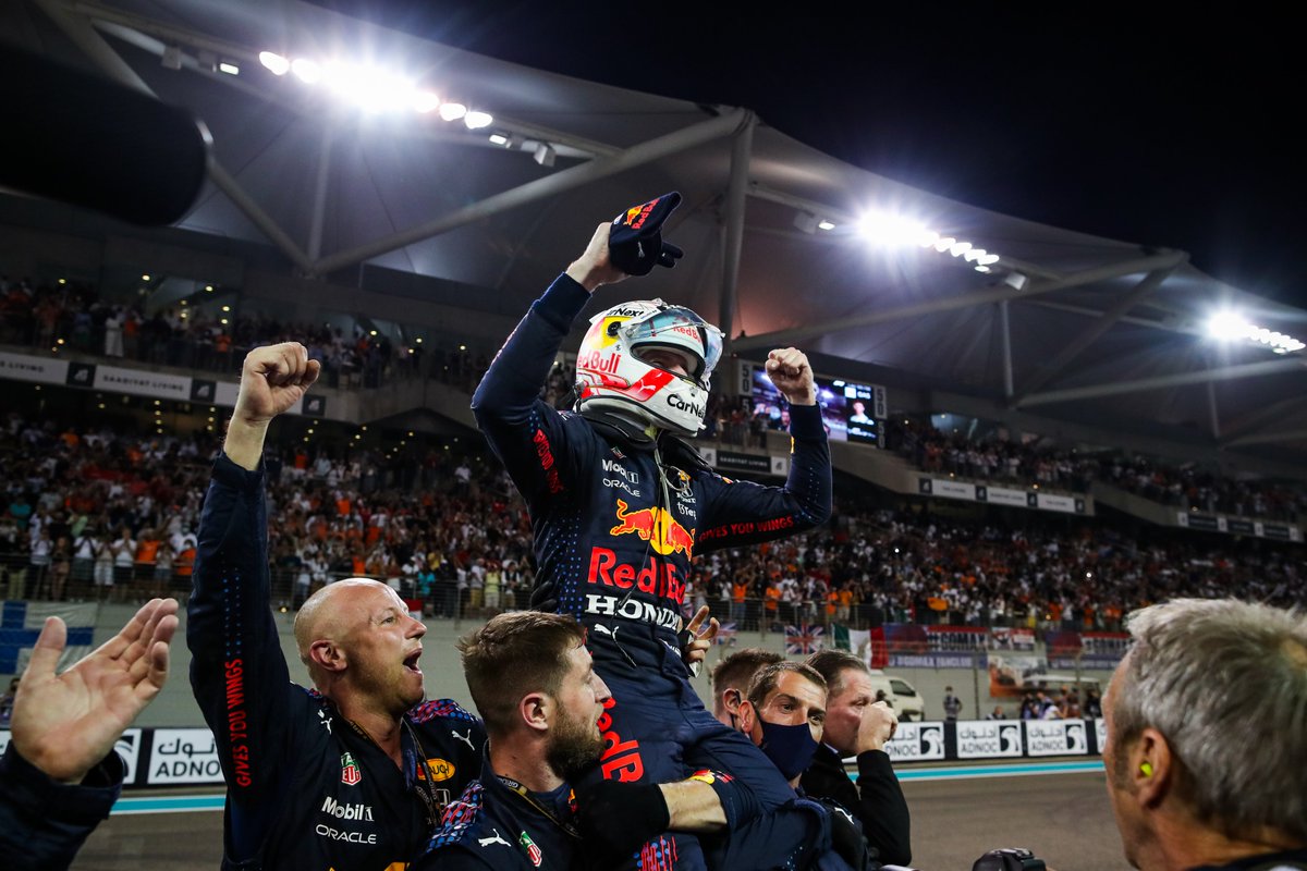 fia's tweet image. #F1 - @Max33Verstappen won his 1st World Driver’s Championship at the end of one of the most intense title-deciders in @F1 history passing rival @LewisHamilton to take the lead on the last lap of the #AbuDhabiGP while @Carlossainz55 finished 3rd 🇦🇪 ⬇
fia.com/news/f1-versta…