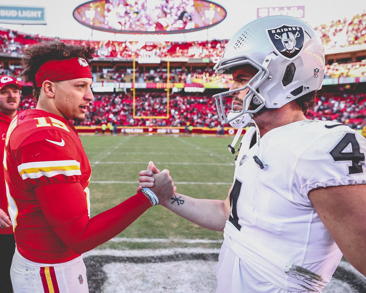 Chiefs's tweet image. 🤝🤝🤝