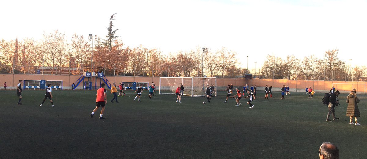 popularespinto's tweet photo. 📸 El Partido Popular de Pinto, presente en el torneo solidario en beneficio del @bancoalimadrid organizado por diversas sedes del sur del @ppmadrid ⚽👏

GRACIAS al @pinto_fs por habernos prestado las camisetas!! 😉😉 https://t.co/4Bqc73SbFg