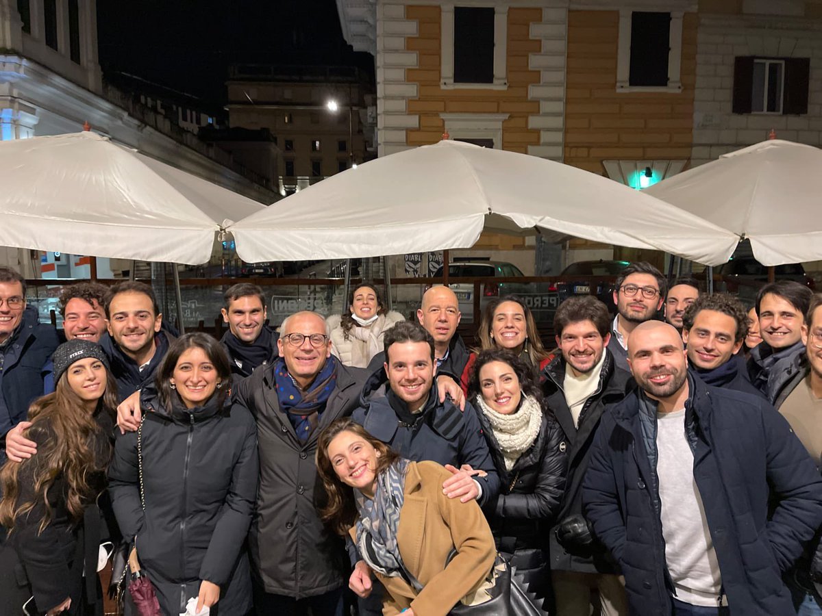 italian_cot's tweet photo. La Scuola di specializzazione di Cardiologia di  Messina con i Prof. Carerj e Di Bella alla SIC!
#sic82 #sic2021 #congressosic82 
@SIC_CARDIOLOGIA @IndolfiCiro @giada_cardia @SilCastelletti @PeroneFrancesco @CreaPasquale https://t.co/Ob9TYBEwNY
