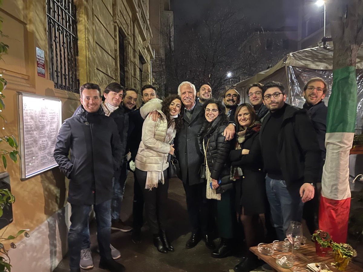 italian_cot's tweet photo. La Scuola di specializzazione di Cardiologia di  Messina con i Prof. Carerj e Di Bella alla SIC!
#sic82 #sic2021 #congressosic82 
@SIC_CARDIOLOGIA @IndolfiCiro @giada_cardia @SilCastelletti @PeroneFrancesco @CreaPasquale https://t.co/Ob9TYBEwNY