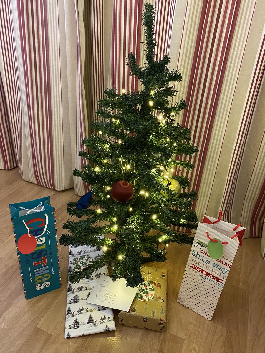 TaylerA84's tweet photo. Merry Christmas everyone! 🎅🎄#Christmas #MerryChristmas #Xmas #christmastree https://t.co/xrbfi9y725