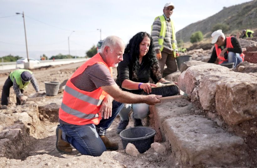 RomanMiddleEast's tweet photo. 2,000-year-old synagogue uncovered at Galilean site where Gospel’s Mary Magdalene was born. https://t.co/epyXwCySRC #RomanMiddleEast #Archaeology #Galilee #Israel #Migdal #RomanArchaeology https://t.co/80gHDauUdn
