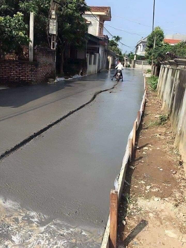 chị đùa tí thôi mà