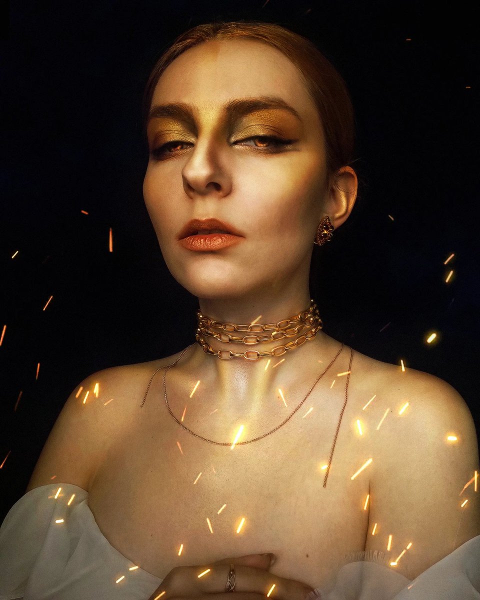 “Faerie might be beautiful, but its beauty is like a golden stag’s carcass, crawling with maggots beneath his hide, ready to burst.”
― Holly Black, The Cruel Prince

#faerie #faeriecosplay #dragonfae #fantasycosplay #gold #faecore #hollyblack
instagram.com/p/CXY9NTGjDUl/…