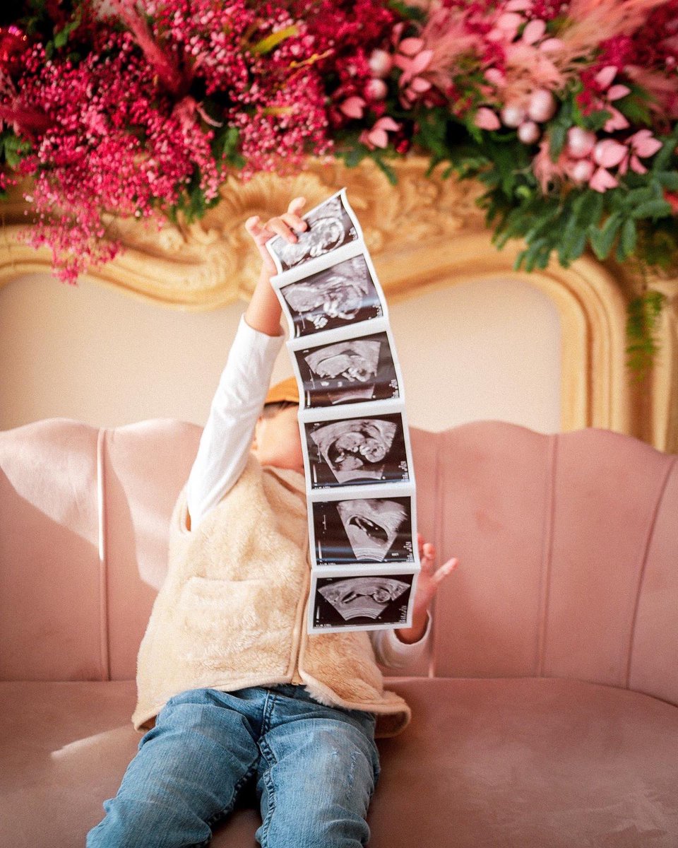 The greatest gift. Our family is growing! 💓