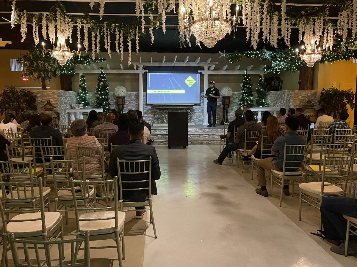 KarenJulissarod's tweet photo. Avenida Crypto Seminar in Tampa, Fl, soon coming to other states and contries in LATAM .
🔥🔥🔥 @AvenidaCrypto @OscarARod @CFLO_Official @wijotoma @RogerTriminio @isabG89 https://t.co/ZFLnqVbqAf