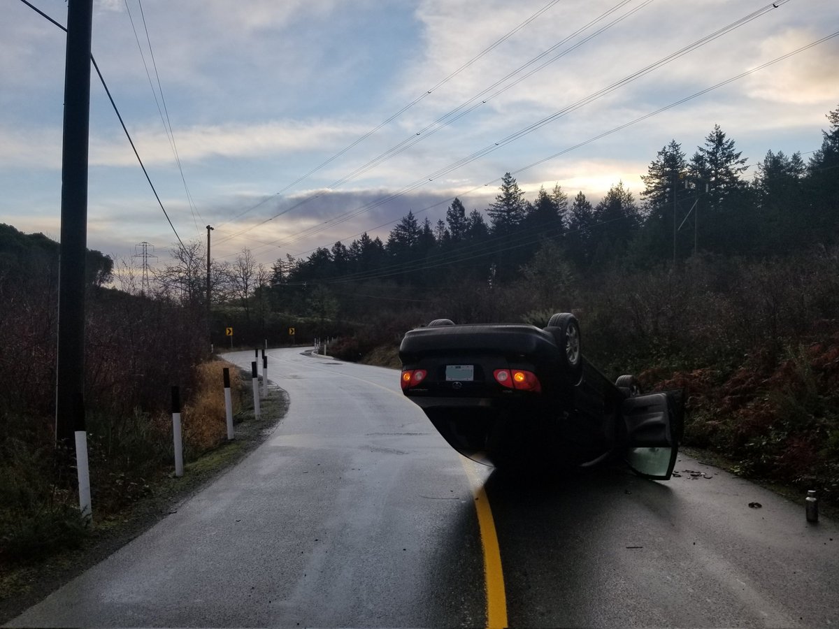 We have responded to two reports of vehicles disabled by icy road conditions this morning. Please drive extra carefully in less travelled areas. #yyjtraffic