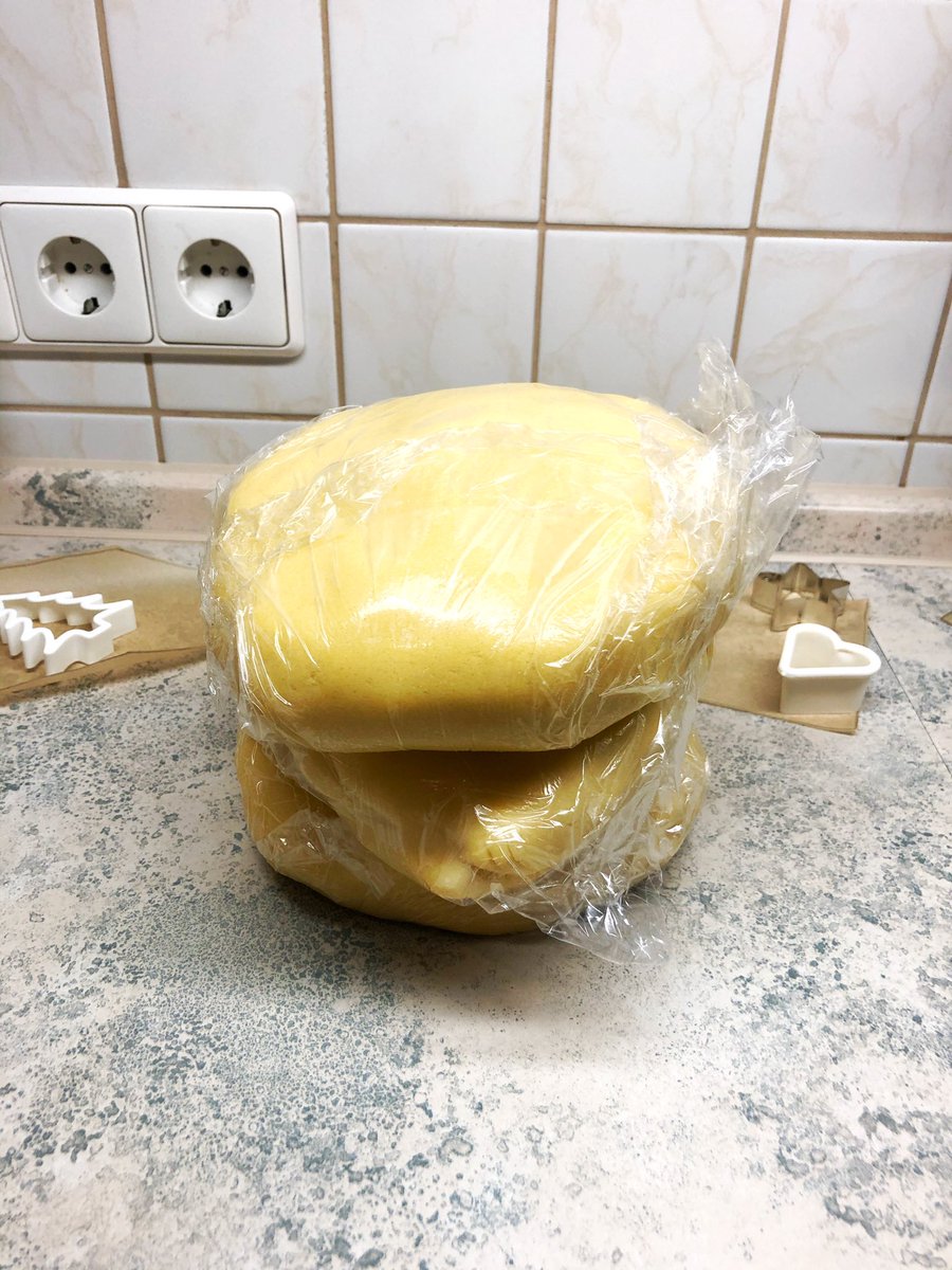 SoloTravelStory's tweet image. Spent the weekend making a 2.5kg batch of Christmas cookies. I’ve also got parts for a house but building this tomorrow. 

Happy third advent 🌟 Only one more to go 🎄🎄🎄🎄🎄🎄🎄🎄

#ThirdAdvent #ChristmasBaking