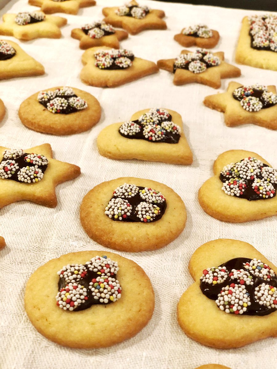 SoloTravelStory's tweet image. Spent the weekend making a 2.5kg batch of Christmas cookies. I’ve also got parts for a house but building this tomorrow. 

Happy third advent 🌟 Only one more to go 🎄🎄🎄🎄🎄🎄🎄🎄

#ThirdAdvent #ChristmasBaking