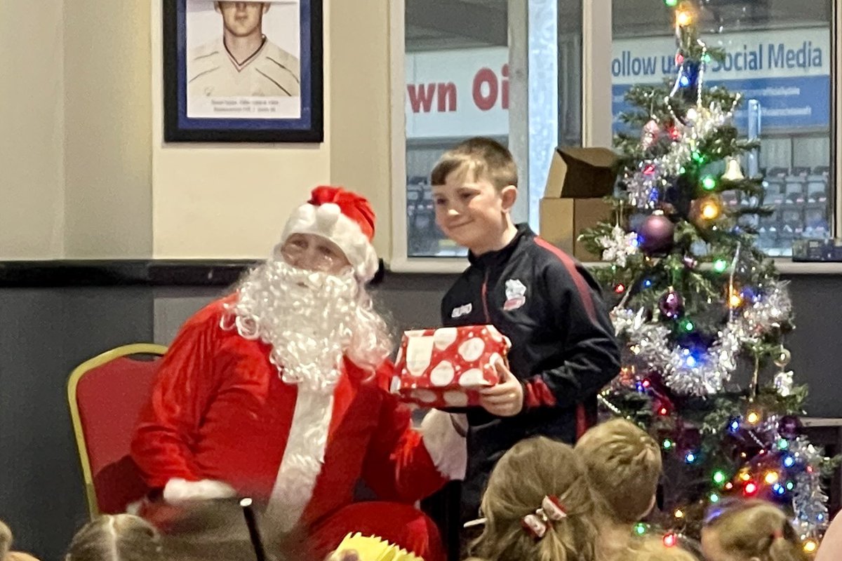 PhilMass3y's tweet image. Community at the heart of @RochdaleHornets annual Christmas 
party today🎄
Great to see Santa, some of the team, and above all everyone having a great time!
#RugbyLeague #Family #GreatestGameOnEarth
Stuck for a present 🎁 Season Tickets are on sale NOW 🎟
hornetsrugbyleague.co.uk/article/975/be…