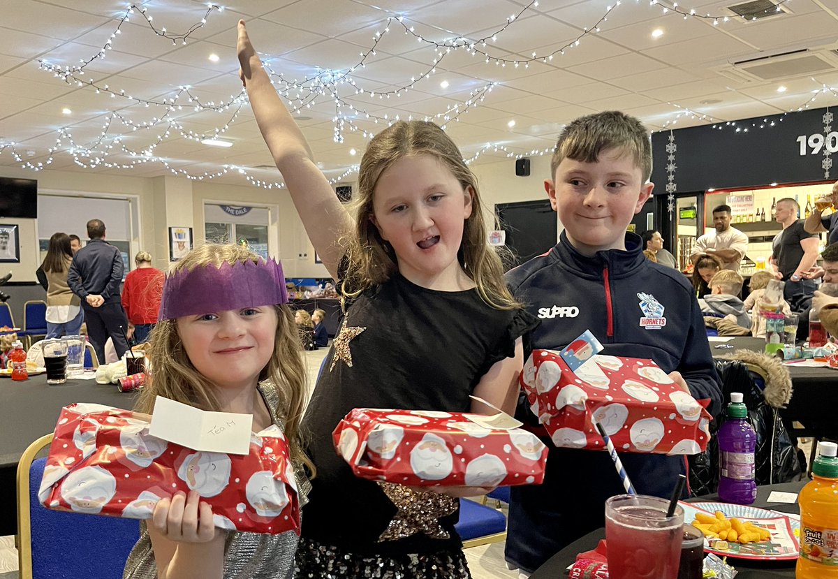 PhilMass3y's tweet image. Community at the heart of @RochdaleHornets annual Christmas 
party today🎄
Great to see Santa, some of the team, and above all everyone having a great time!
#RugbyLeague #Family #GreatestGameOnEarth
Stuck for a present 🎁 Season Tickets are on sale NOW 🎟
hornetsrugbyleague.co.uk/article/975/be…