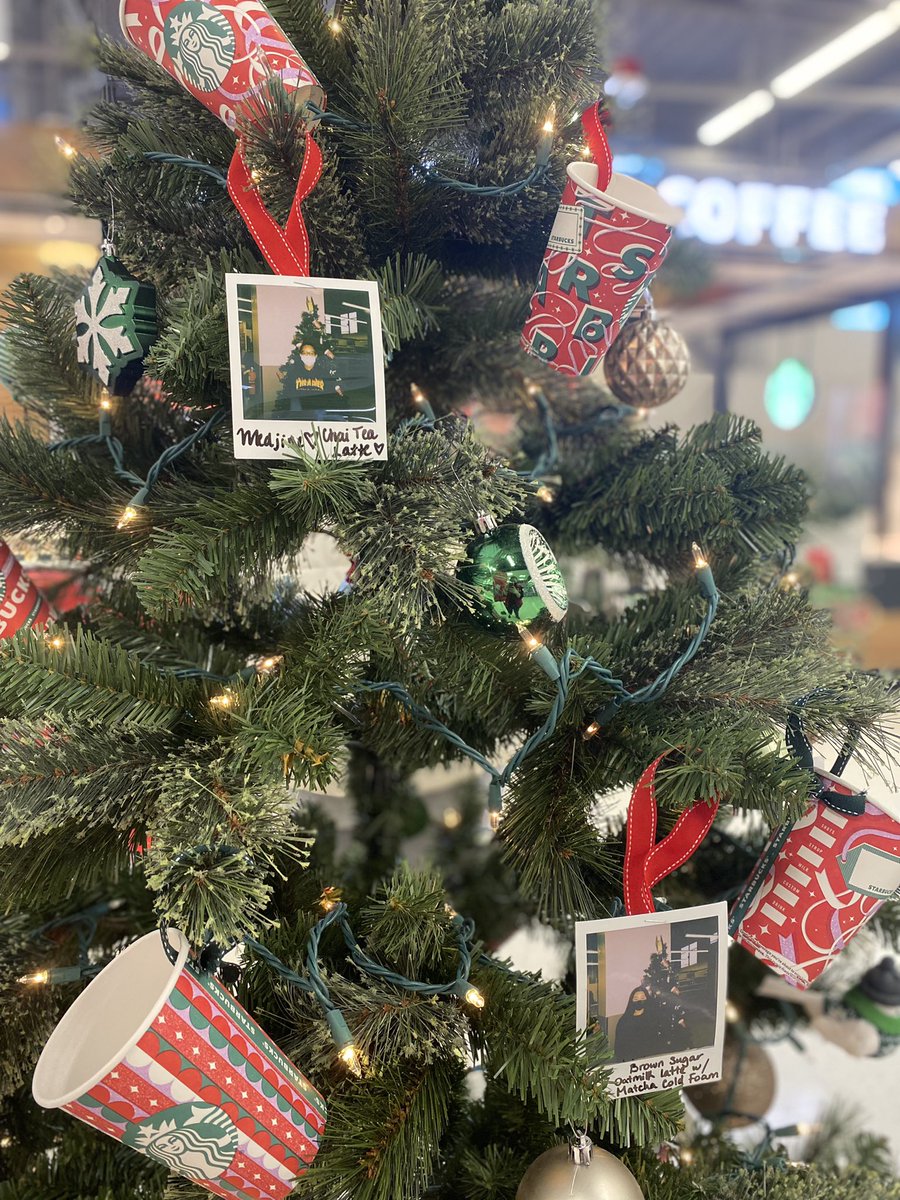 LaffeyMaegen's tweet photo. Starbucks TL Nerline & team driving their guest connection & the holiday spirit at T3325 North Quincy Station✨🎄 #worksomewhereyoulove #target #targetfamily #Starbucks #retail #holidays https://t.co/owP9Z1o3GX
