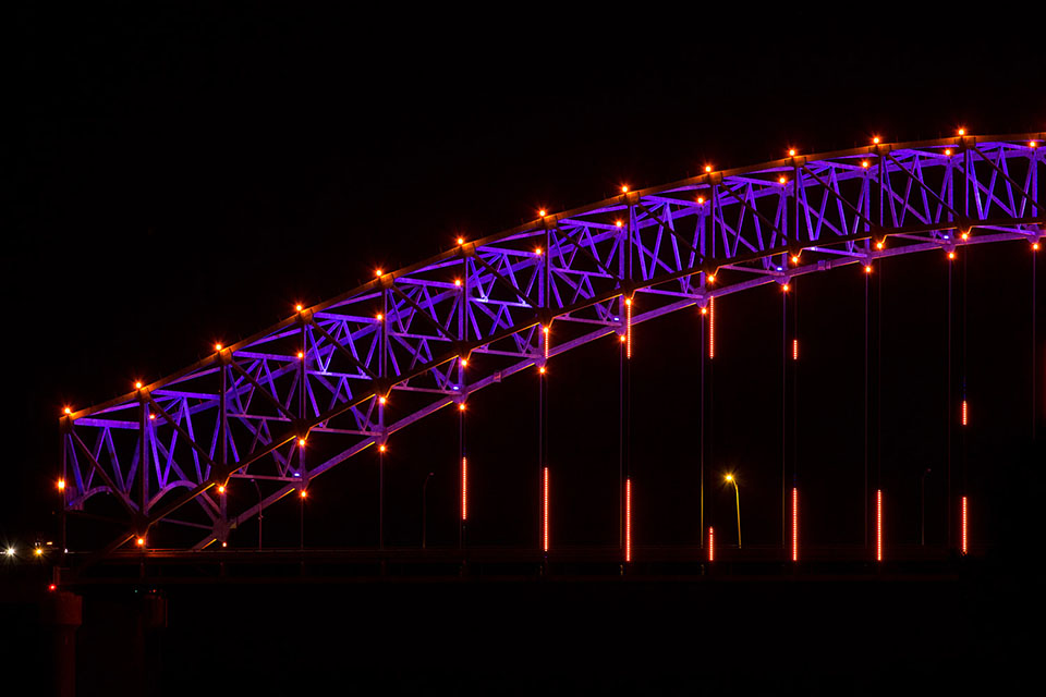 ColorKinetics's tweet photo. The Mighty Lights on the #HernandodeSotoBridge transformed the #Memphis waterfront with #ColorKinetics LEDs illuminating over four miles of riverside parklands. => https://t.co/aaVUMQp5hw Photos: Mighty Lights #lightingdesign #bridgelights https://t.co/bq5ayIiDb8