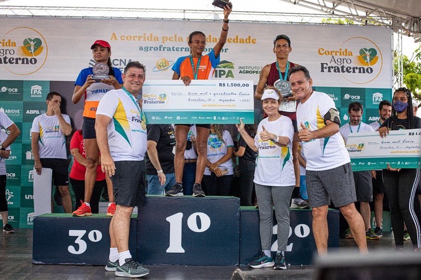 TerezaCrisMS's tweet photo. Domingo de corrida e solidariedade! Quase 4 mil pessoas participaram da corrida do #AgroFraterno. Os participantes doaram mais de 9 toneladas de alimentos, que foram direcionadas para 2 instituições do DF: Associação Casa de Apoio de Ceilândia e Instituto Reciclando o Futuro. https://t.co/qc2i0UBpOd
