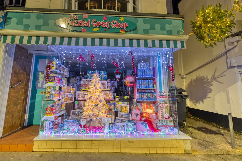 The <a href="/PuzzledShop/">The Puzzled Sweet Shop</a> Christmas display.
#christmaswindows #christmaswindowdisplay #christmasdisplay #christmaswindow #christmasindawlish