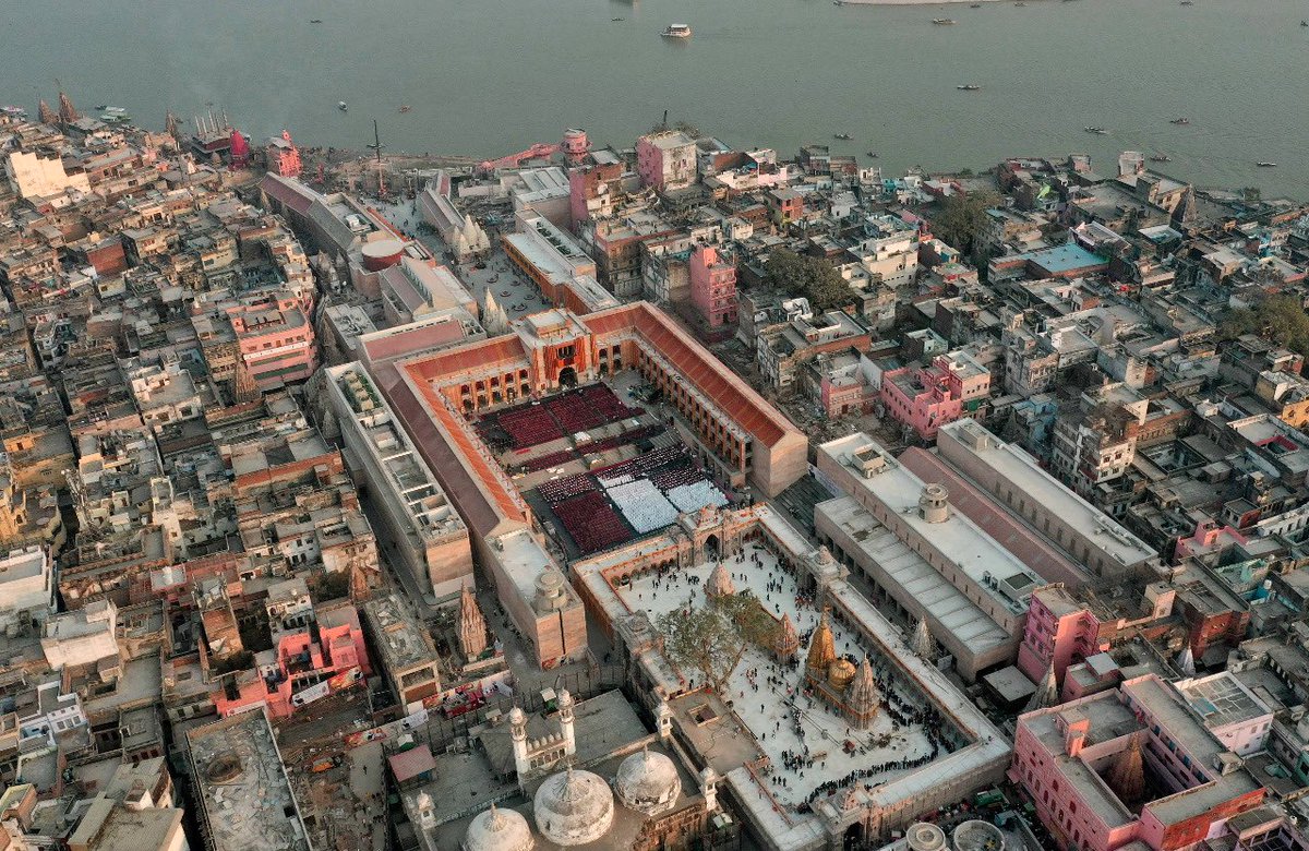ShishirGoUP's tweet photo. Pic of Baba Kashi Vishwanath Dham taken by drone camera. https://t.co/EHOvO6dDWU