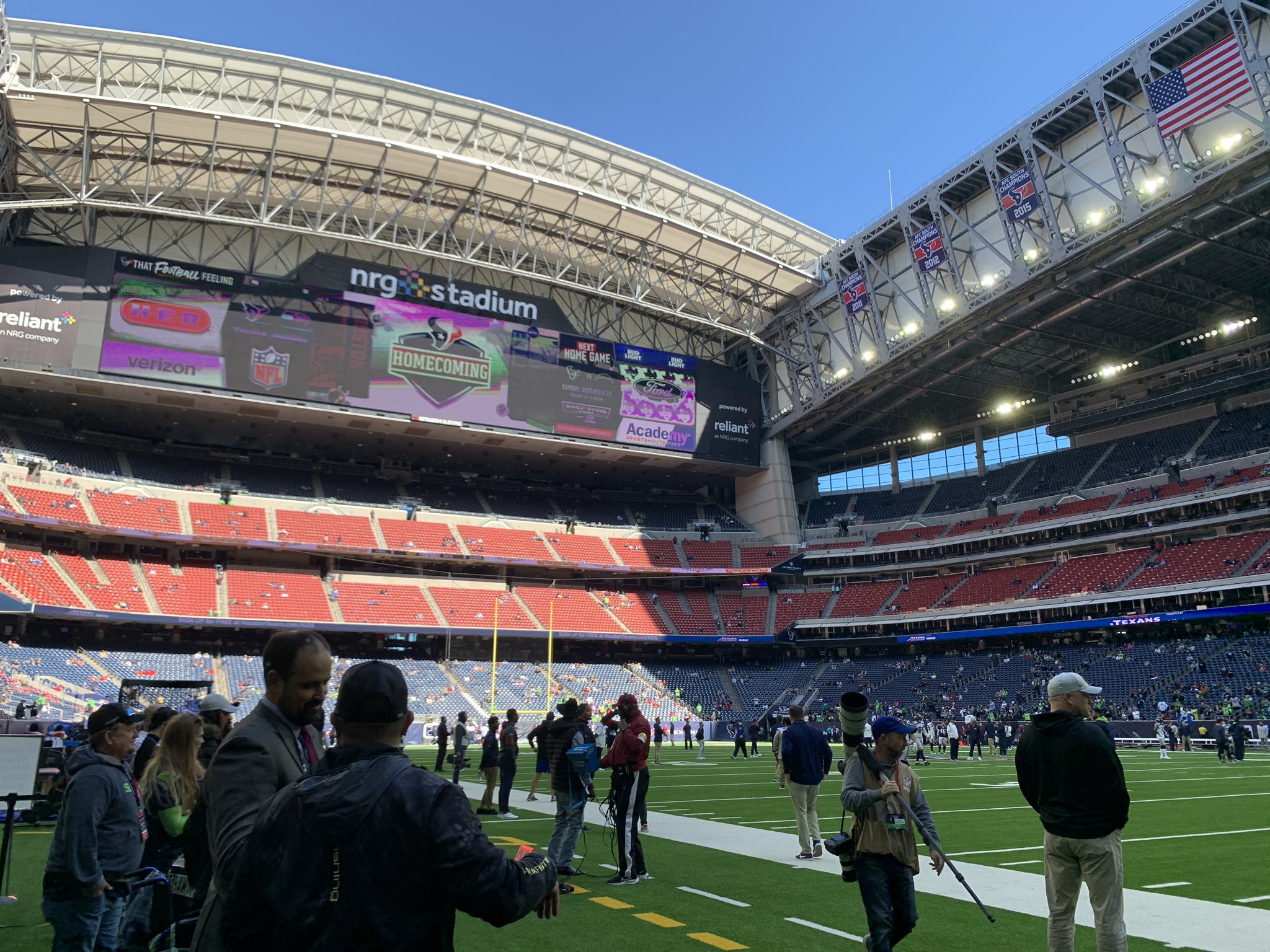Sarah Barshop on X: The NRG Stadium roof is open on this chilly Sunday in  Houston.  / X
