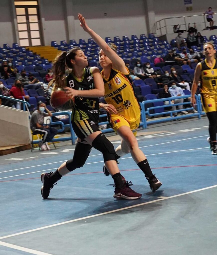RadarAustral's tweet image. Escuela Alemana de Paillaco clasifica al top 4 de la Liga Nacional Femenina. 
Revisa la nota aquí👇
➡️bit.ly/3pSS31u
📸 CD Infinito