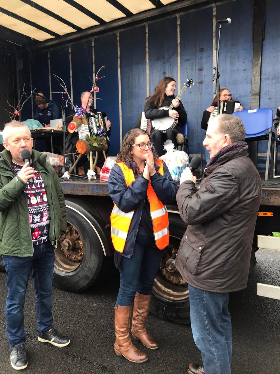 Having the crack #tractorrun #donegal #doneyloop with <a href="/t_tmcbride/">tracey mcbride</a> <a href="/paulmcdevitts/">Paul  Mc Devitt</a> What a day !
