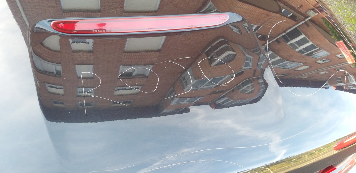 roma_gallardo's tweet photo. DESTROZAN MI COCHE Y ME GRABAN EN LA PINTURA LA PALABRA "ROJO"
Pincha para ver el vídeo👇
https://t.co/qNZwSiAf8L https://t.co/d1zV1HpzcI