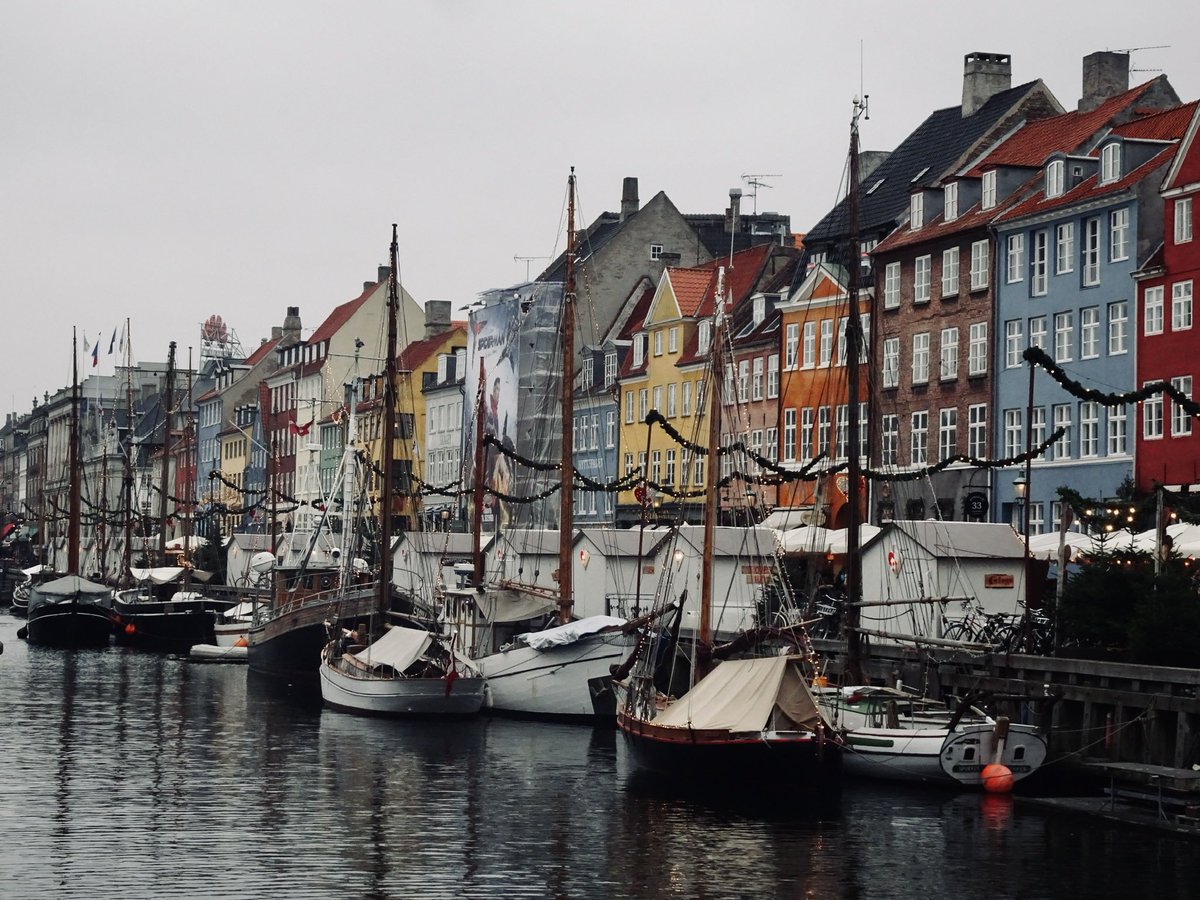 vrmtri86's tweet photo. Copenaghue 🇩🇰💂🏼‍♀️❄️🚲

#Danmark 

#Bycicle 

#Coffee

#Art

#Photography https://t.co/b3Ff4cC3Pg