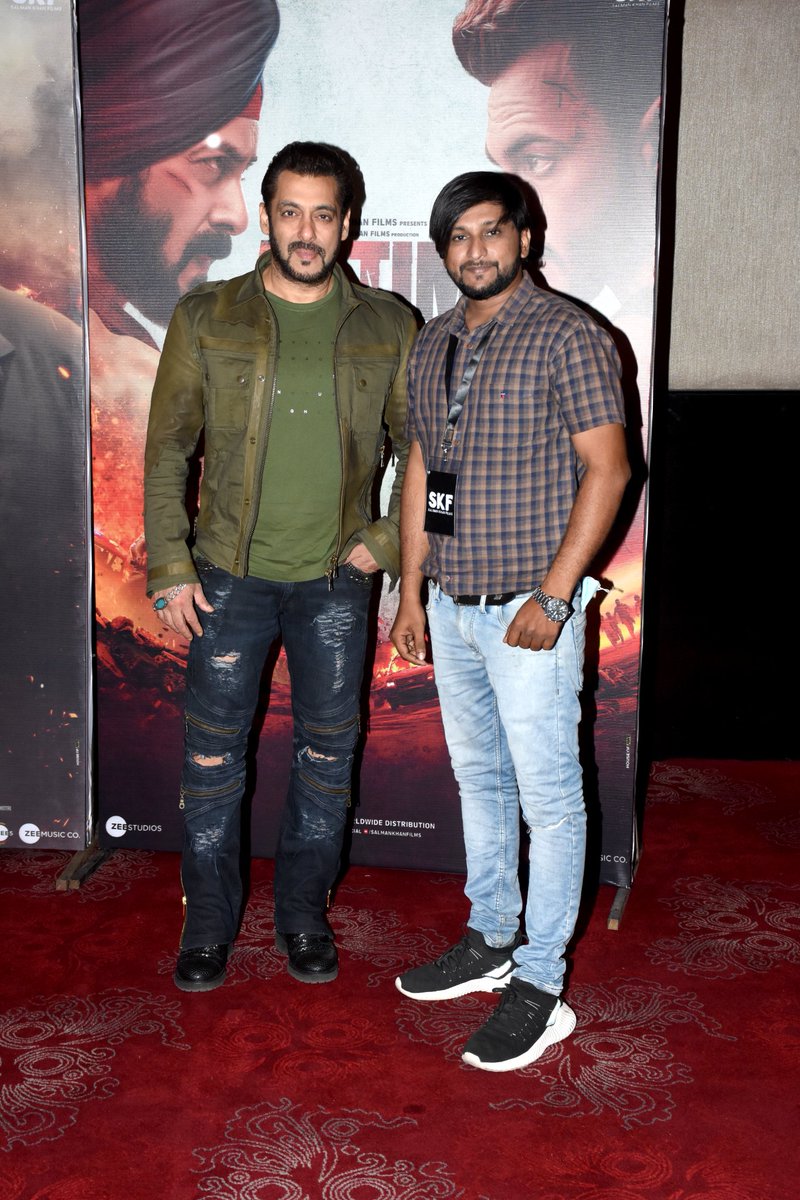 AmolDamji's tweet photo. With One and Only #SalmanKhan. It was great working with Team #SKF  for the flim #Antim , It was one of my most memorable shoot and I never thought I would get a opportunity to work so closely with Salman Khan sir . Hoping to work more like this day by day, https://t.co/hXjtIYQ4nP