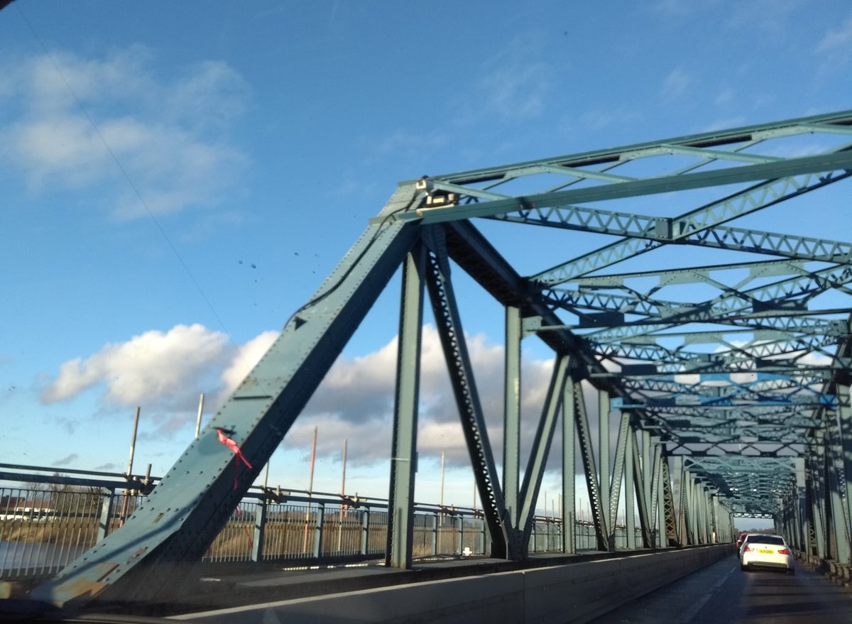 handymelon's tweet photo. Out and about today to grab a few stocking fillers while Young'un was with a friend.
Traffic lights on the bridge over the River Ouse meant I got a rare chance to grab a snap of its excellent ironwork before they went green!
#eastridingskies #frontofthequeue https://t.co/fIroqulin4