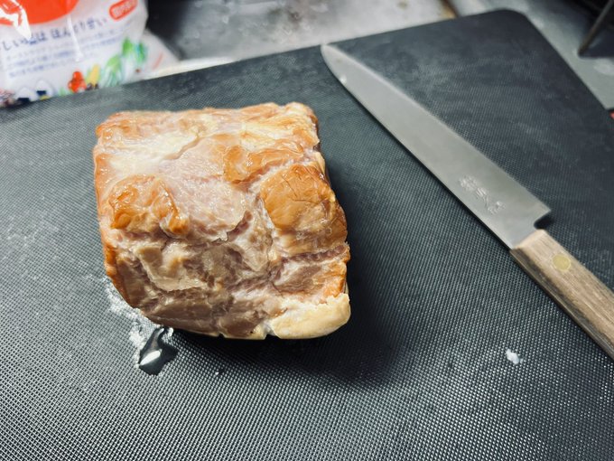 昼に届いたハムを早速。

焼いたのも撮るつもりが最後の一切れになるまで忘れてたw 