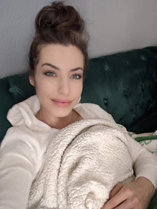 Allowing myself to have a cozy Sunday😌❄️ Who's joining me?  🔗link in bio🔗 https://t.co/Kclj2ZxkqU<a href="/tag/newprofilepic"class="tags"><span>#newprofilepic</span></a>