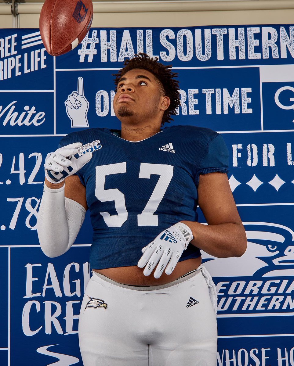ChanStrong03's tweet photo. GATA BABY‼️🦅🦅#HailSouthern @GSAthletics_FB https://t.co/KQSiQI2SsE
