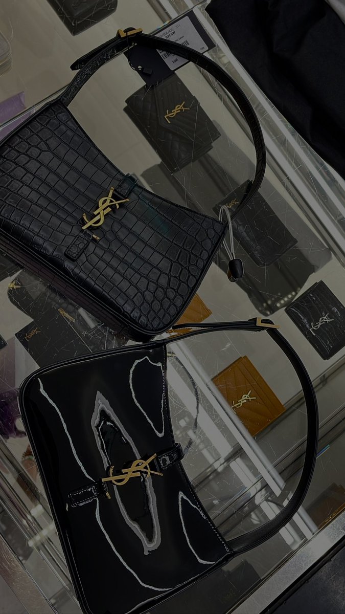 marylouleloup's tweet photo. Yves Saint Laurent https://t.co/ExREqx5NsO