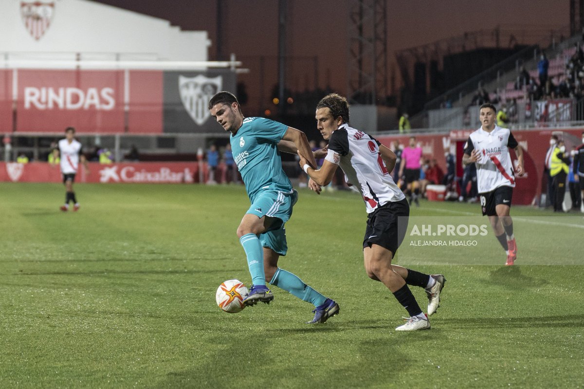 HikaVisual's tweet image. Fotografías del encuentro entre Sevilla Atlético y Real Madrid Castilla

 🔴⚽️⚪

Dale MG y RT si te gusta mi trabajo!