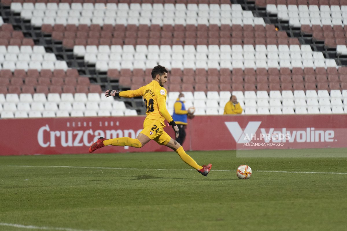 HikaVisual's tweet image. Fotografías del encuentro entre Sevilla Atlético y Real Madrid Castilla

 🔴⚽️⚪

Dale MG y RT si te gusta mi trabajo!