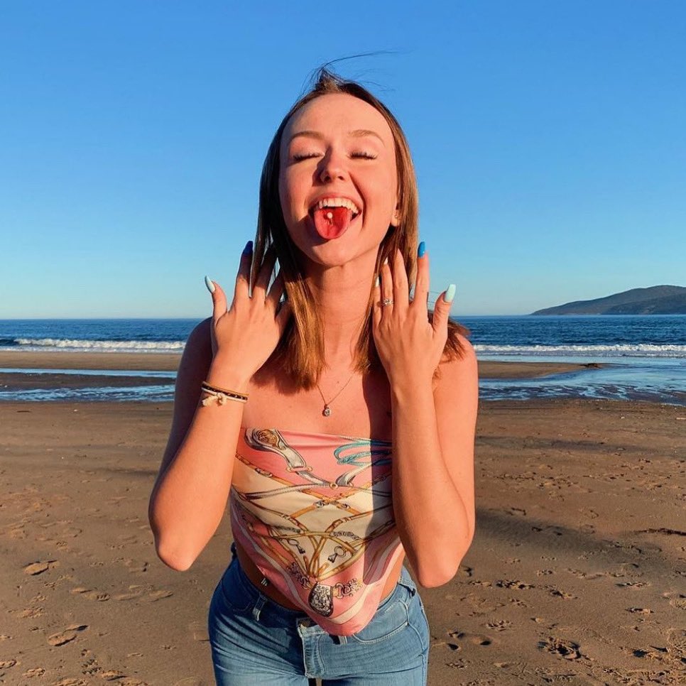 bodycandy's tweet photo. How cute is Ari!? We are obsessed with this pic 😝💖
https://t.co/Ji6KtEAE23 | @ari.therri
#bodycandy #bodycandybabe #tonguering #tonguepiercing #piercings https://t.co/bcXBIVl6n4