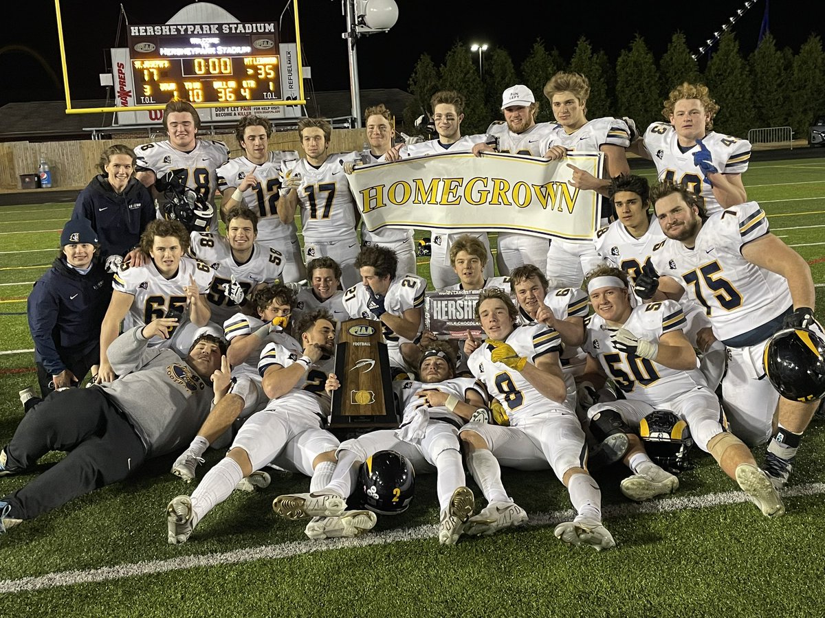 mtlebofootball's tweet photo. LEAVE OUR LEGACY
Was the motto
These seniors did it. 
This team did it. 
Say the words. 
Play like a Blue Devil. 
Today and Always. 
Let’s Go Lebo. https://t.co/FUPmie55FG