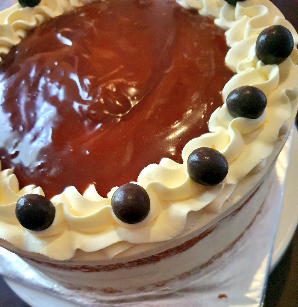Kupcakewrangler's tweet photo. There's something about getting those voleka ni 3rd degree burns from making qalu that remind me of Lakeba #kerestowaway
*This is not qalu this is a tiramisu with Qalu on top
#mecaiakekega #ladykupcake #tiramisu #qalu #lauan #Fiji https://t.co/u70Vh8uDTM