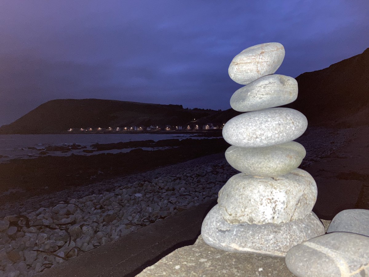 Take me back…..in the summertime!! 😂 
Crovie, 18th century fishing village #scotland #scotlandphotography #scotlandexplore #scotlandsbeauty #Gamrie #beach #sea #gardenstown #crovie #cairn