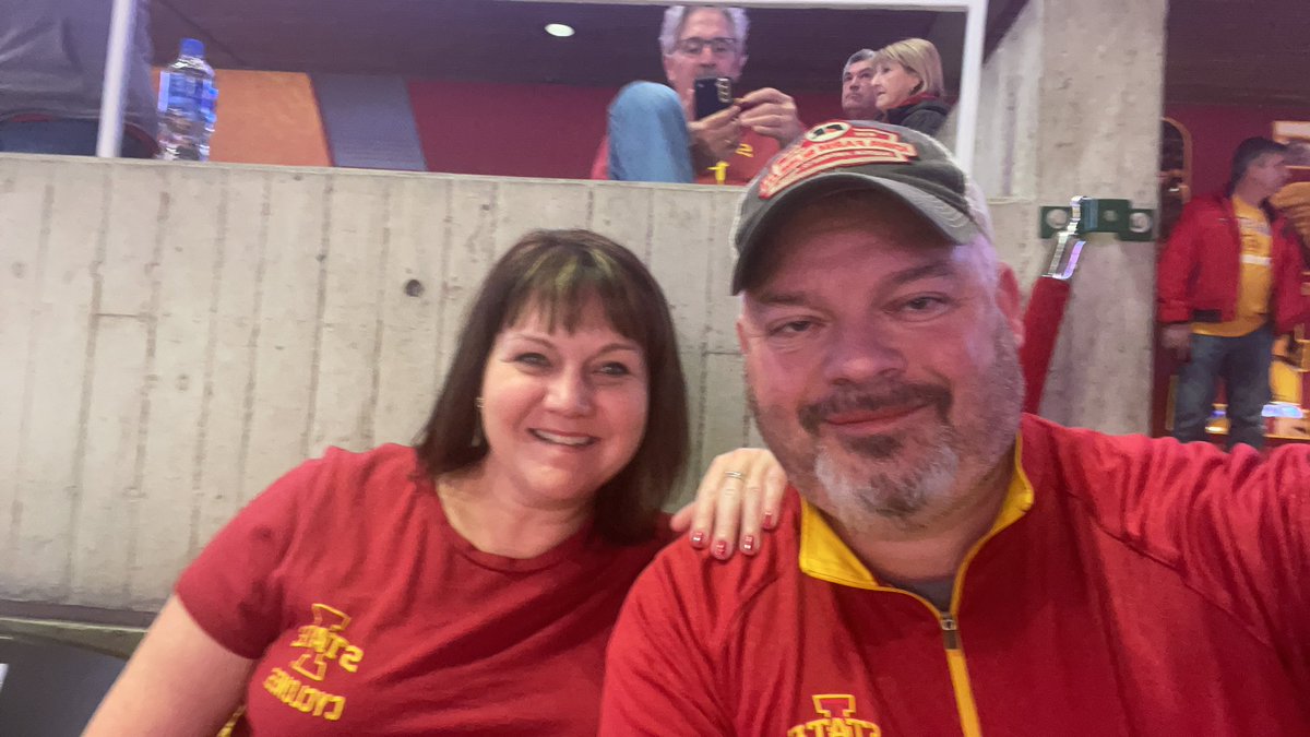#CyclONEnation happy to be at Hilton for a Sunday funday with my wife and family.  GO CLONES!!!