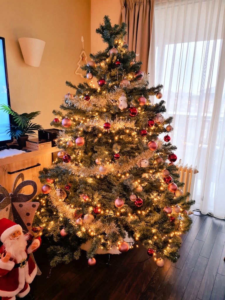 In deze tijden van corona geeft de kerst toch weer wat warmte tijdens deze dagen.. Het maakt wonen en het werken zoveel fijner. <a href="/Amerpoort/">Amerpoort-Sherpa</a> #werkenindezorg <a href="/Kerkelanden/">Lokatie Kerkelanden 89 91</a>
