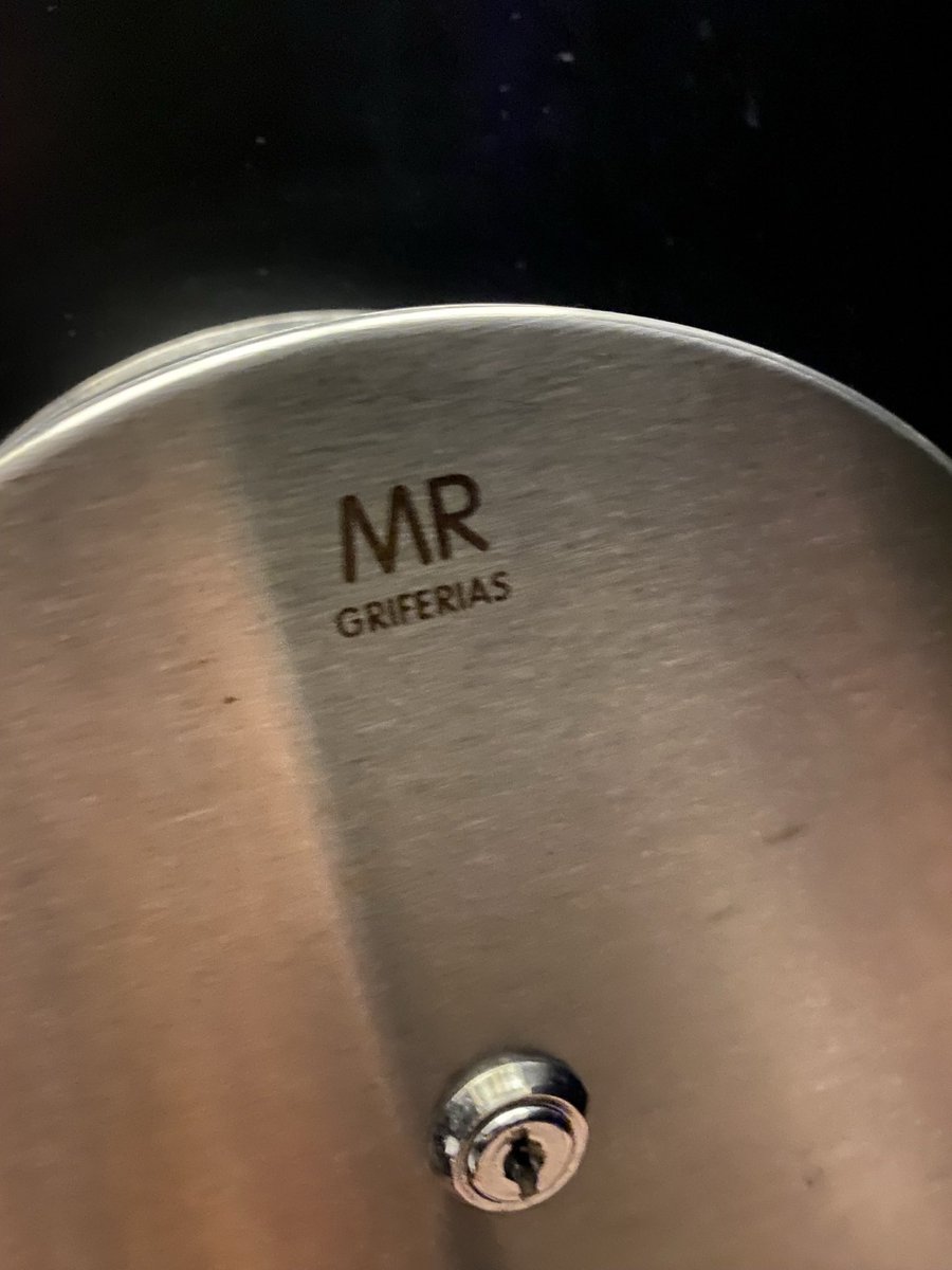 La risa que era ir al lavabo de La Rambleta y encontrase esto