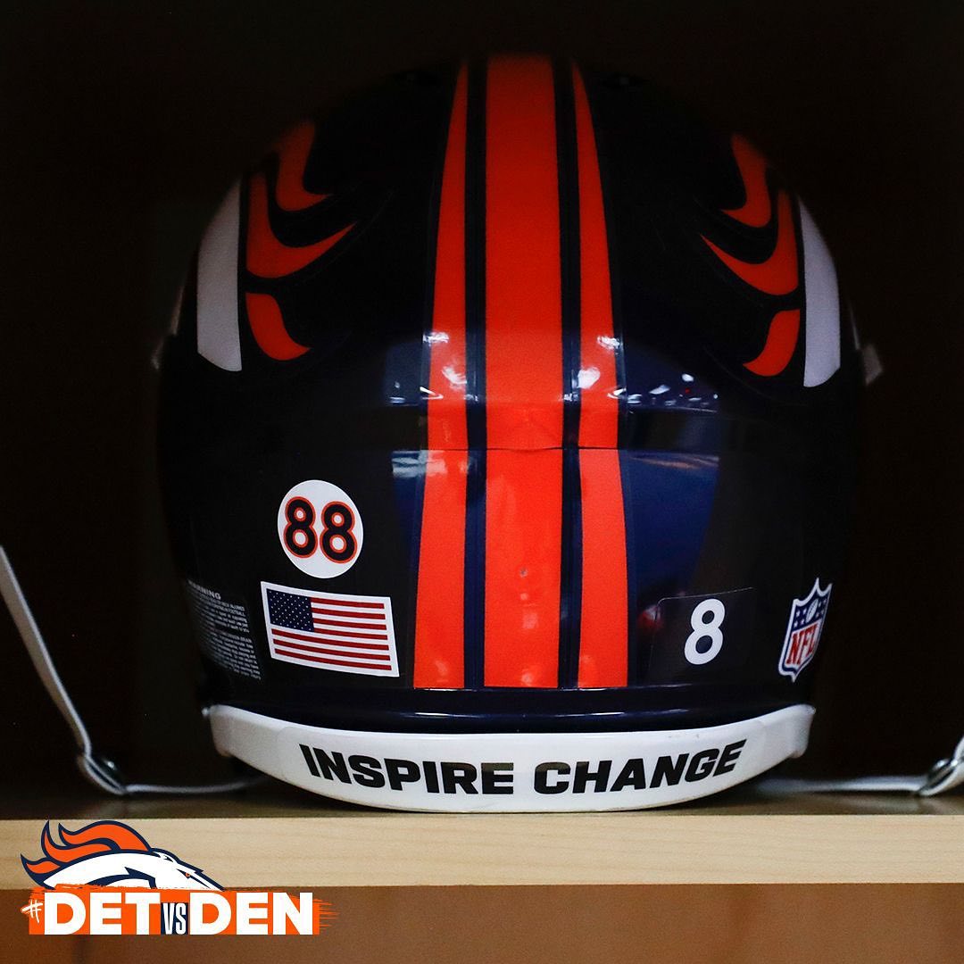 BleacherReport's tweet photo. The @Broncos pay tribute to Demaryius Thomas 🙏 https://t.co/hbWAaLOiXt