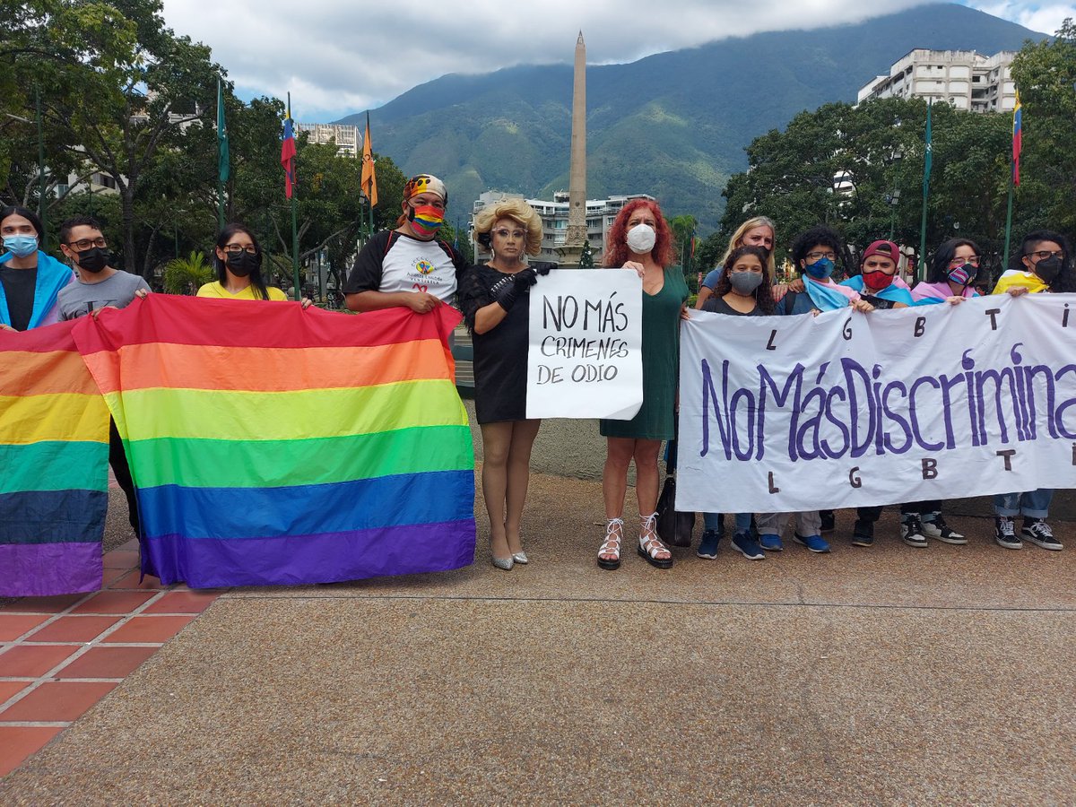 Nos estamos concentrando en Plaza Altamira junto a <a href="/chikydivaccs/">Chiky Lorens</a>, activistas LGBTIQ+ y personas en rechazo a los actos de discriminación #NoMásDiscriminación