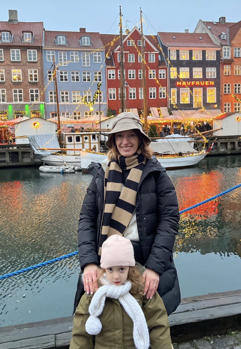 Cuánta felicidad me produce ver a amigos de viaje!

1- En Ushuaia <a href="/vecu88/">Veronica 🍀</a> 
2-En El Calafate <a href="/portu_arg/">Portu ✈️</a> 
3-En Ushuaia <a href="/MrFilangie/">Mr. Filangie </a> 
4-En Copenhague <a href="/mariana_chasco/">MARIANA</a> y Asia 

Este finde fueron mis #WebcamEnVIVO favoritas 😊