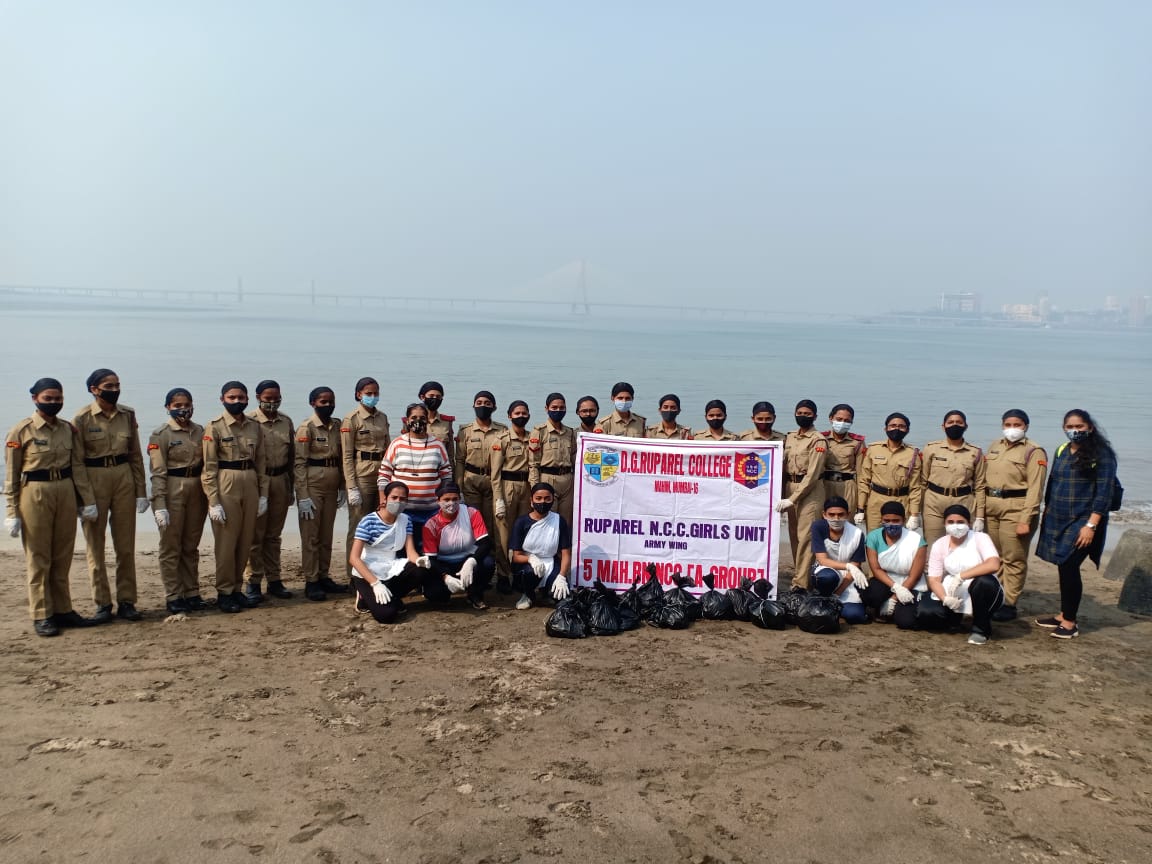 Nupur83689071's tweet photo. #PuneetSagar 

NCC CDTs of MMP Shah Women's
College &amp; DG Ruparel College of 5 Mah Girls Bn Coy 3, Mum 'A' Group &amp; Mah NCC Dte, conducted a combined Beach Cleaning Activity at Dadar Chowpati (Shivaji Park) &amp; collected 30 Kgs of Plastic Garbage.

@mumbai_group @ncc_dte @HQ_DG_NCC https://t.co/dFAymYNQOv
